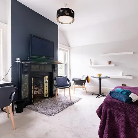 Yeovil Apartment *